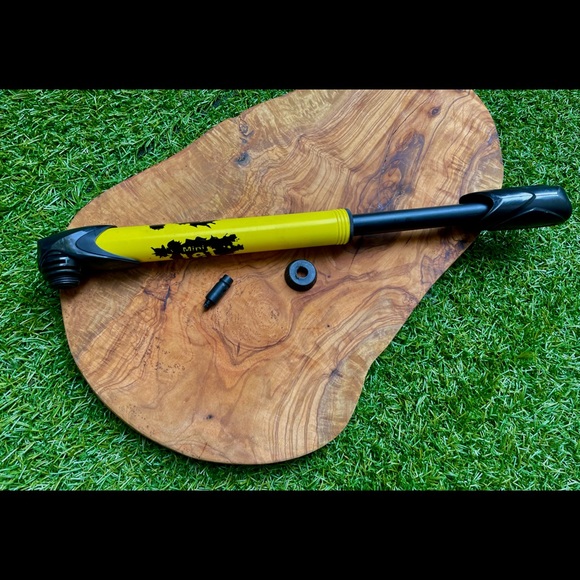 Handheld Bicycle Tire Pump - Picture 4 of 4